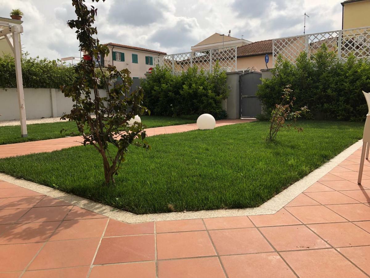 City Garden Guest House Олбия Екстериор снимка